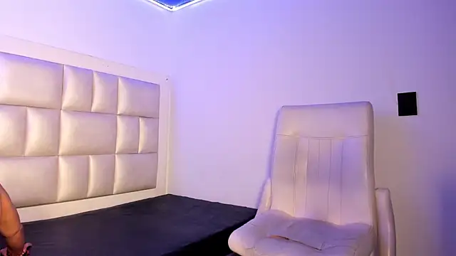 peyton  wat online show from February 3, 1:05 pm