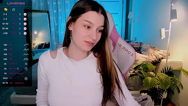 LinaBlossom  online show from May 13, 8:31 am