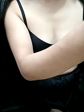 Norah-h online show from December 18, 2:22 pm