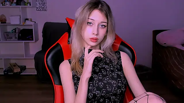 Lori lolii online show from October 5, 6:13 pm