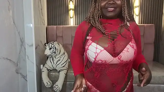 Snapshot of Soffia_b chatting on October 17, 3:32 am Soffia b online show from October 17, 3:32 am