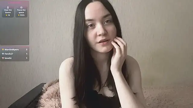 Snapshot of VividSienna chatting on October 5, 5:01 am VividSienna online show from October 5, 5:01 am