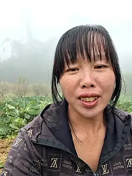 helenzz online show from November 12, 6:00 am