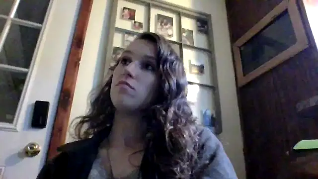 brunettebabexo3 online show from December 1, 11:40 pm