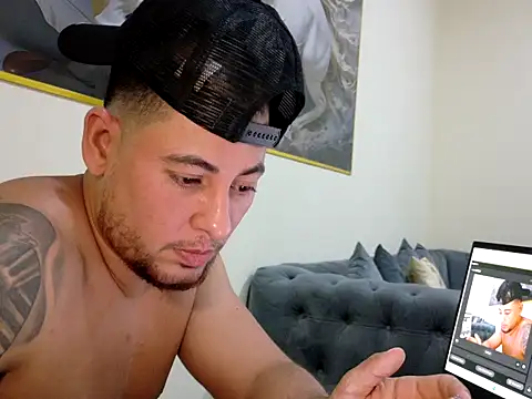 maximus888A online show from May 28, 6:39 pm