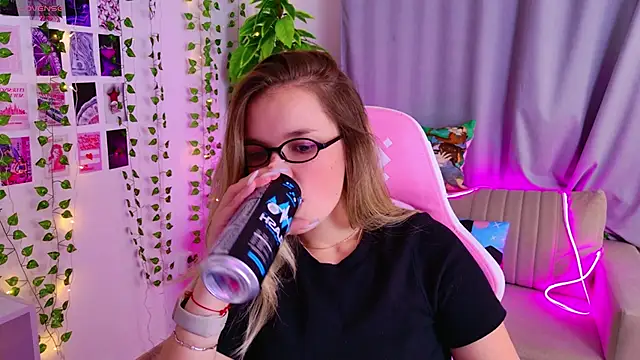 KellyHayden online show from November 15, 5:25 pm