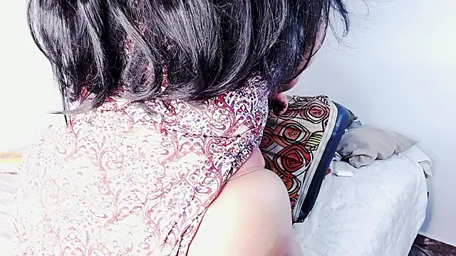 vivianepierss online show from February 18, 5:39 am