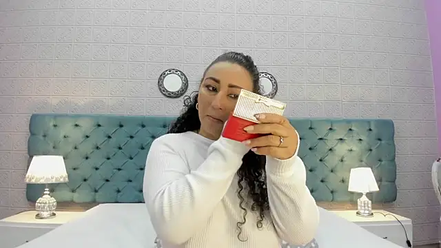 VaniaRose online show from October 13, 1:47 pm