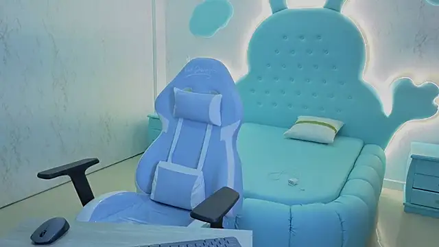 Mia Cuttee online show from October 25, 3:14 am