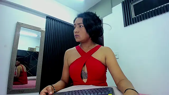 Snapshot of emperatris_23 chatting on September 24, 12:26 pm emperatris 23 online show from September 24, 12:26 pm