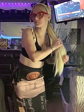 blondebarbiebae online show from May 29, 11:36 pm