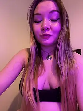 Amalie Smith online show from May 31, 5:19 pm