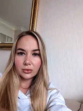 Snapshot of BarbieDolly_x chatting on October 23, 1:39 pm BarbieDolly x online show from October 23, 1:39 pm