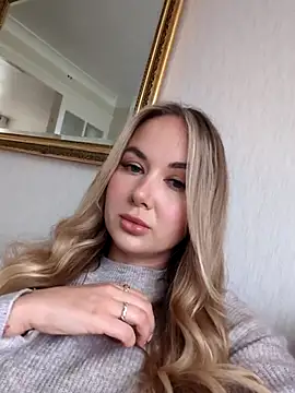 Snapshot of BarbieDolly_x chatting on October 17, 2:31 pm BarbieDolly x online show from October 17, 2:31 pm