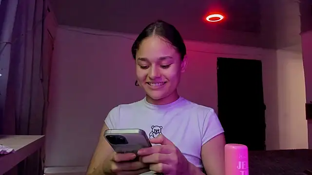 Snapshot of LittleCheerry69 chatting on October 18, 2:31 pm LittleCheerry69 online show from October 18, 2:31 pm