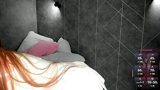 Red FoxGirl online show from December 17, 3:16 pm