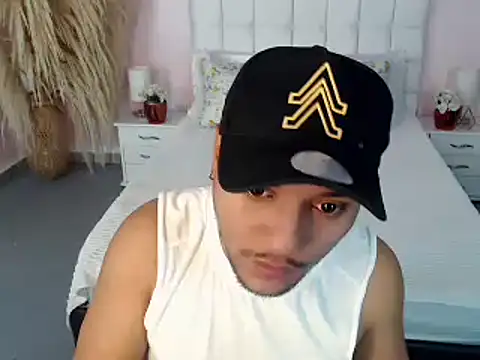 Snapshot of Max_Rivers chatting on October 14, 11:57 am Max Rivers online show from October 14, 11:57 am
