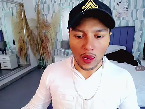 Snapshot of Max_Rivers chatting on October 18, 7:15 pm Max Rivers online show from October 18, 7:15 pm