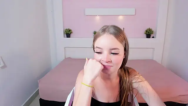 KyleFoxx1 online show from September 26, 8:50 pm