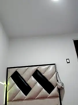 NileveSantanna online show from October 26, 9:10 pm