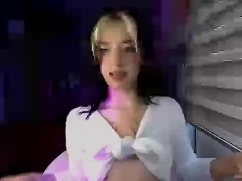 Snapshot of Kittyross chatting on September 29, 8:47 pm Kittyross online show from September 29, 8:47 pm