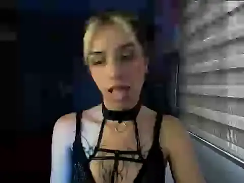 Snapshot of Kittyross chatting on September 28, 8:36 pm Kittyross online show from September 28, 8:36 pm