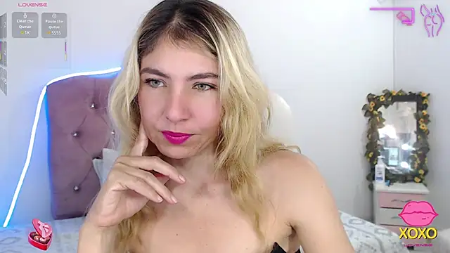 Snapshot of vanessa_21__ chatting on October 13, 8:00 pm vanessa 21   online show from October 13, 8:00 pm