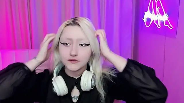 Snapshot of JuliaSharkk chatting on October 1, 8:47 pm JuliaSharkk online show from October 1, 8:47 pm