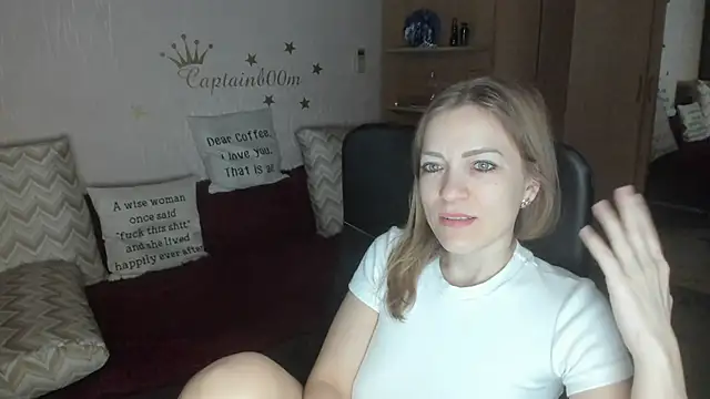 Tiffany Bates online show from December 5, 4:23 am