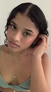 pequitasmedusa9 online show from November 29, 8:46 pm