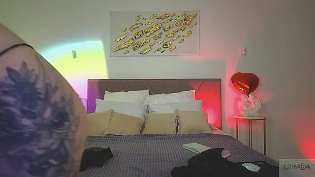 Nicole Broown  online show from February 15, 9:14 pm