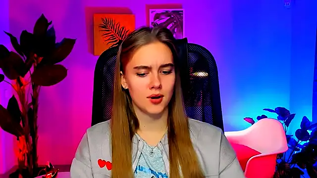 JuneWoods online show from November 13, 7:40 am