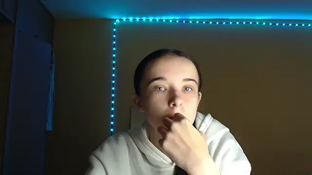 Snapshot of Emilia_Light chatting on October 22, 7:57 am Emilia Light online show from October 22, 7:57 am