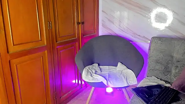 eimy-smit online show from November 11, 6:38 pm