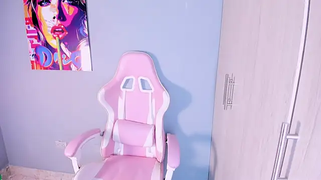 Athenea  fox online show from November 24, 11:45 am