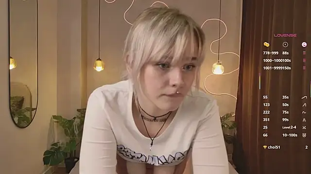 Snapshot of MayWins chatting on October 30, 10:22 pm MayWins online show from October 30, 10:22 pm