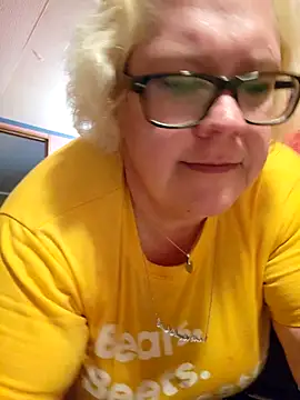 violentviolet68 online show from March 11, 8:55 pm