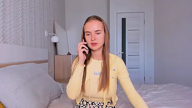 LilMary  online show from October 14, 6:05 am