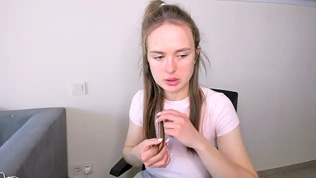 LilMary  online show from March 13, 7:31 am