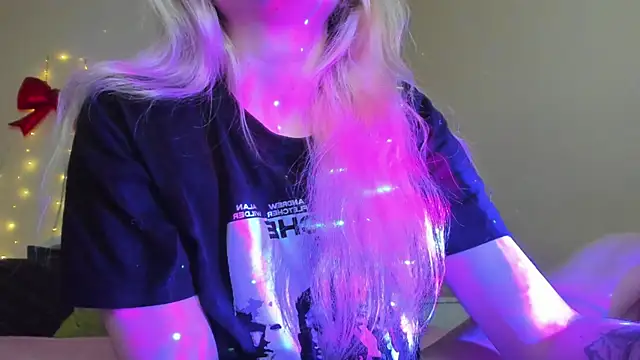 CamillaDreamer online show from March 19, 9:30 pm