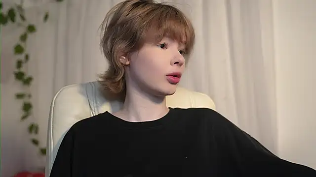Snapshot of misska__ chatting on October 10, 8:52 am misska online show from October 10, 8:52 am