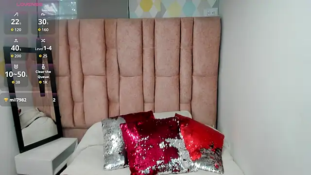 Issa Milf   online show from April 7, 1:13 pm