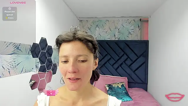 Valery More   online show from February 25, 1:31 pm