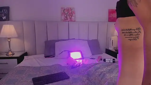 charlotte  queen online show from October 25, 1:41 pm