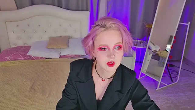 luna son online show from November 20, 6:14 am