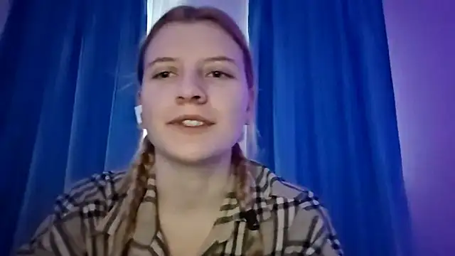 LynteriLain online show from December 3, 5:21 am