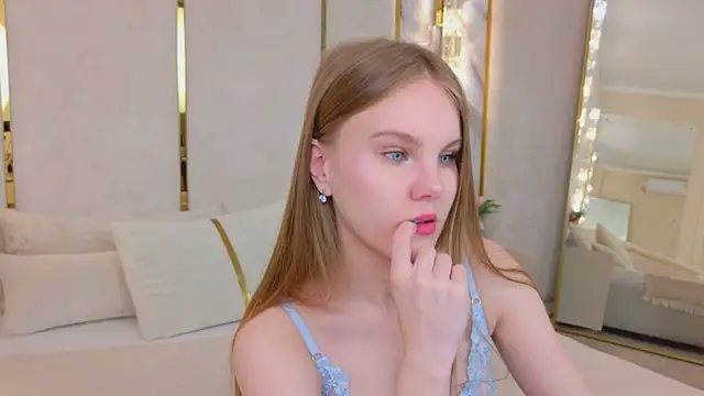 Lili Lohan online show from June 14, 5:08 am