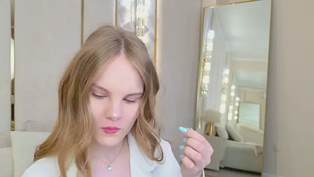 Lili Lohan online show from June 26, 4:14 am