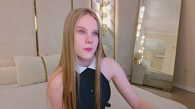 Lili Lohan online show from August 6, 5:03 am