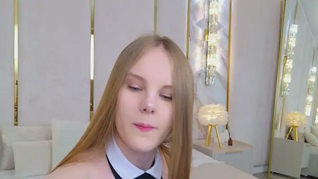 Lili Lohan online show from June 22, 5:04 am